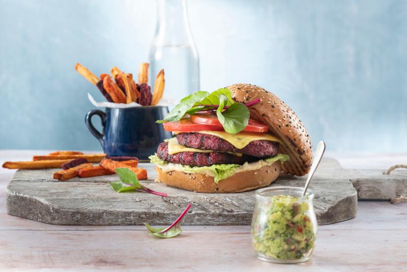 Beetroot burger with avocado and tricolore vegetables 
